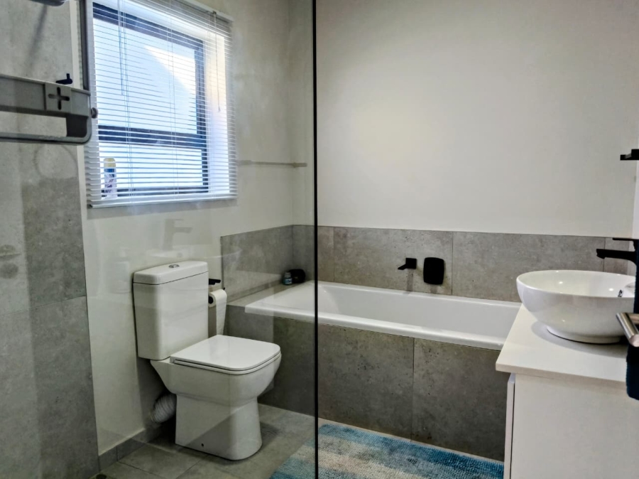 3 Bedroom Property for Sale in Wavecrest Eastern Cape